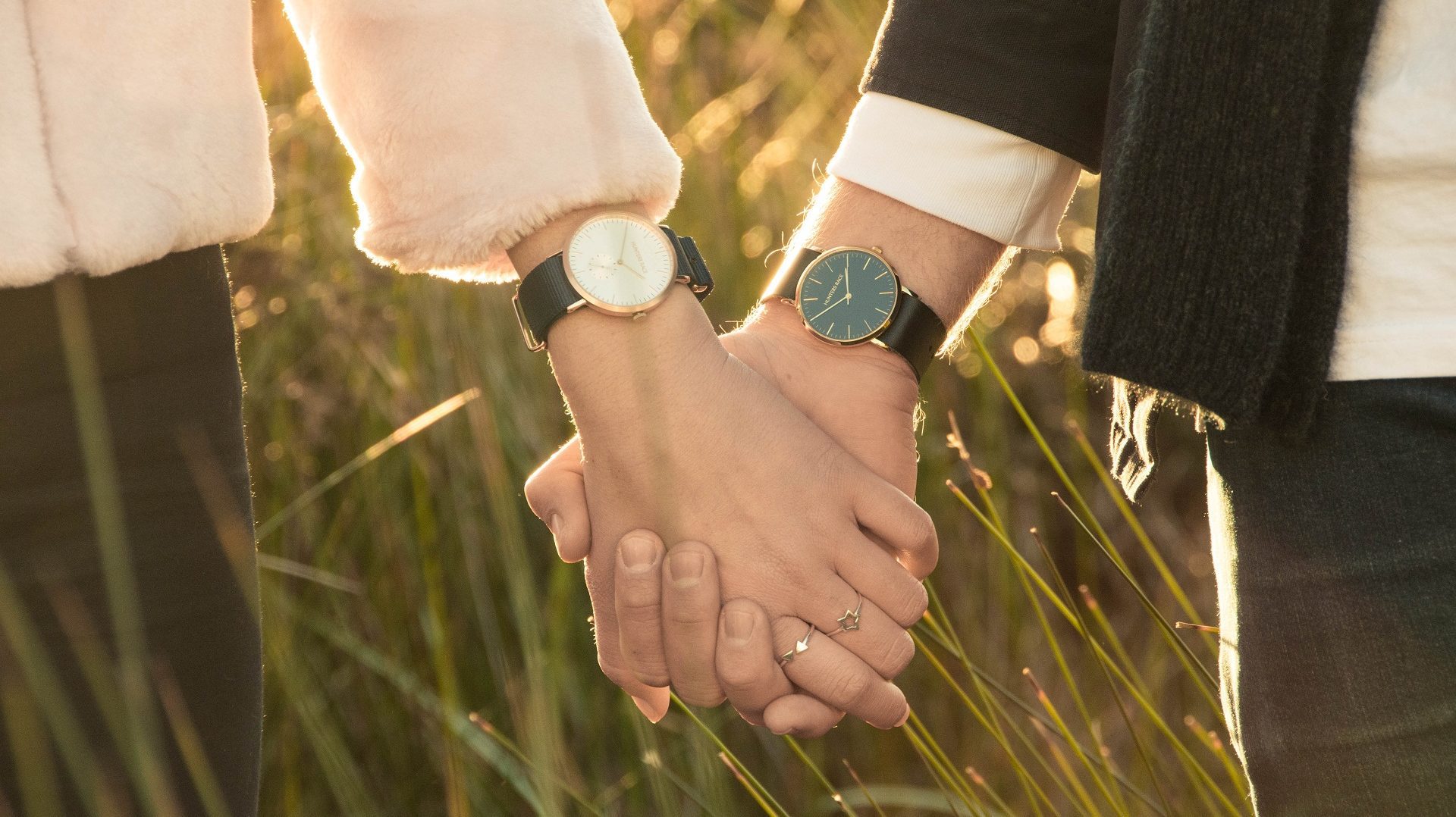Couples watch deals – How to bag the best one online?
