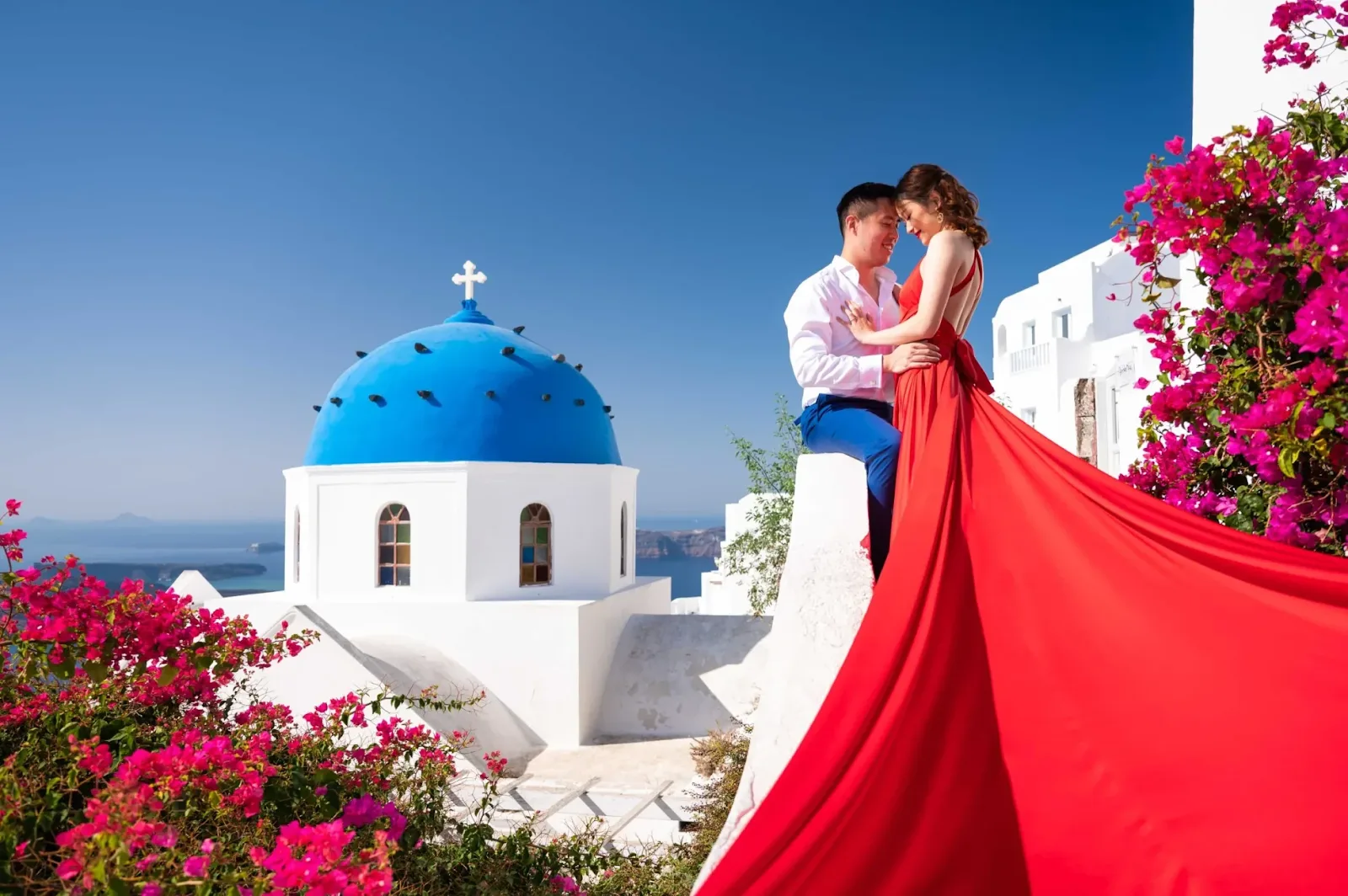 Why Choose a Professional Photoshoot for Your Vacation in Santorini