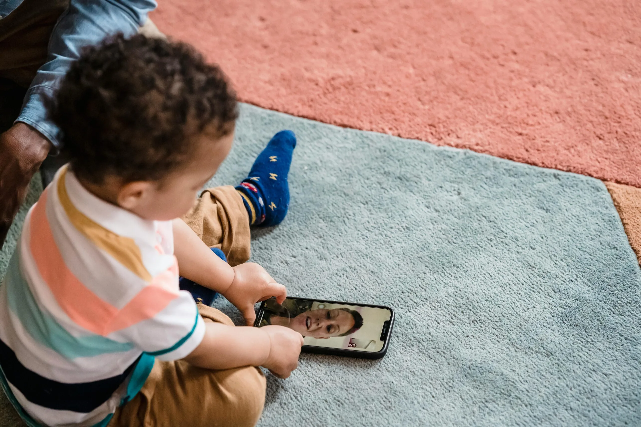 Smart Parenting: Leveraging Gadgets to Improve Baby Sleep Patterns