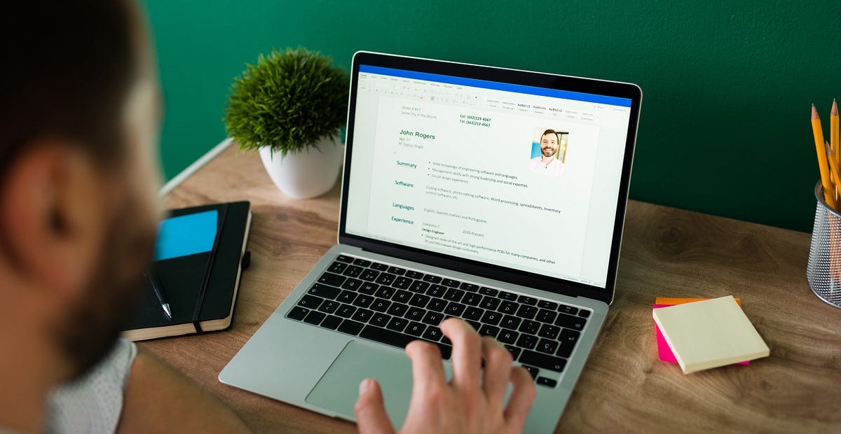 Best AI Resume Builder: Top 10 Tools Compared